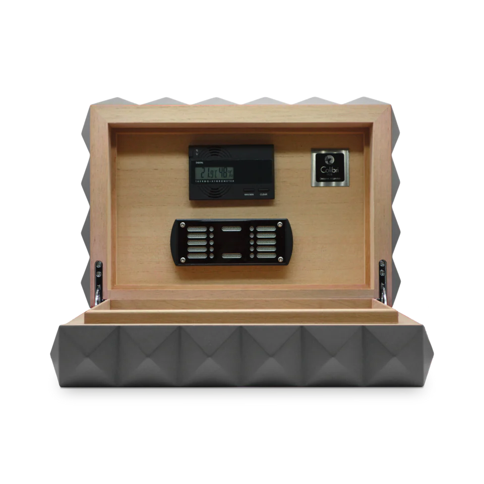 Colibri Quasar Humidor – Black Opened